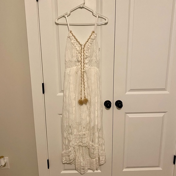 NWT - Glamorous Lace Irregular Mid-Length Dress - Picture 4 of 8